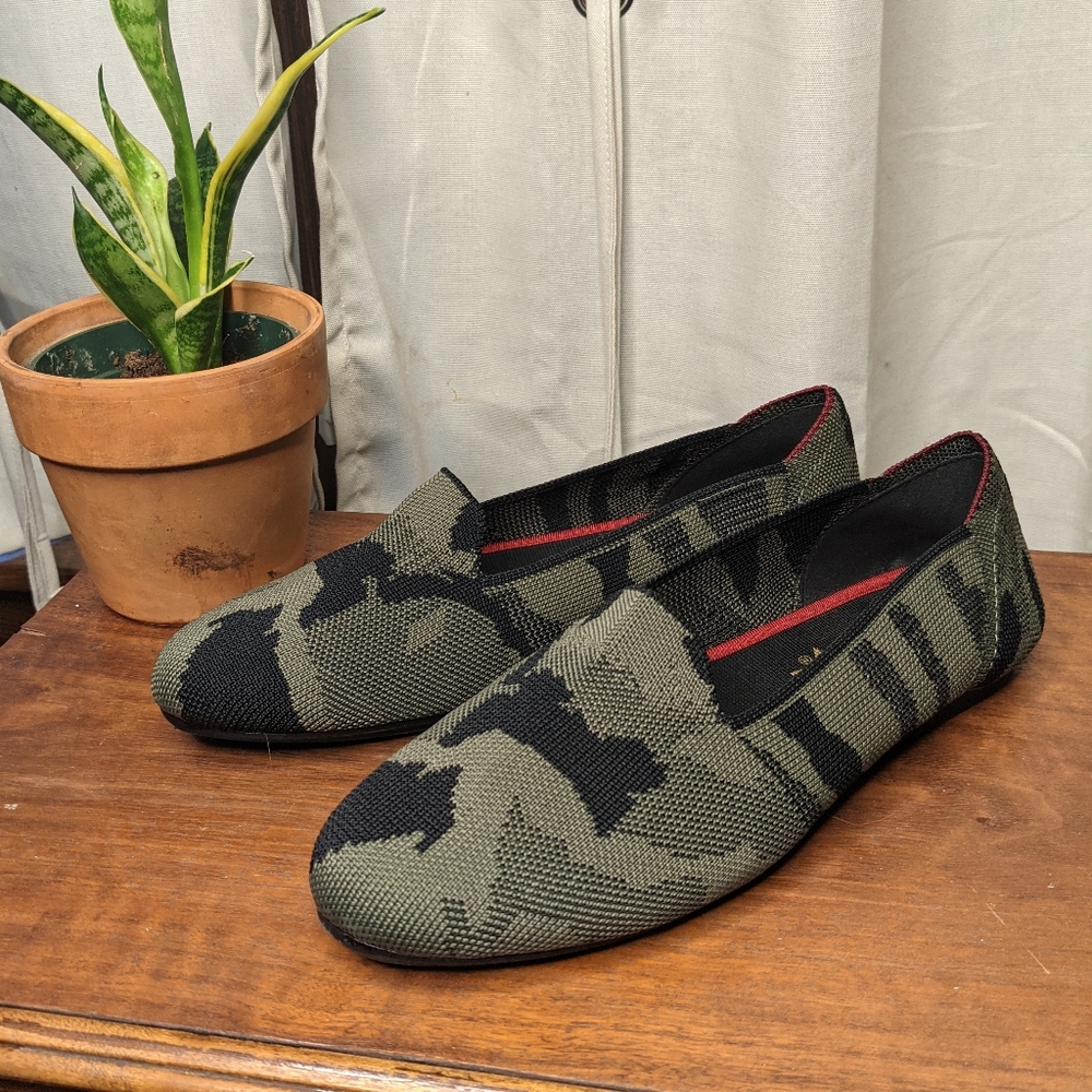 Seven7 Green and Black Flats